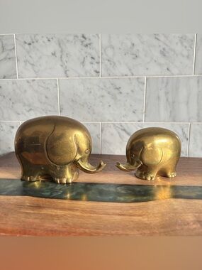 Vintage Mid Century Brass Elephant Mama and Baby Figurines